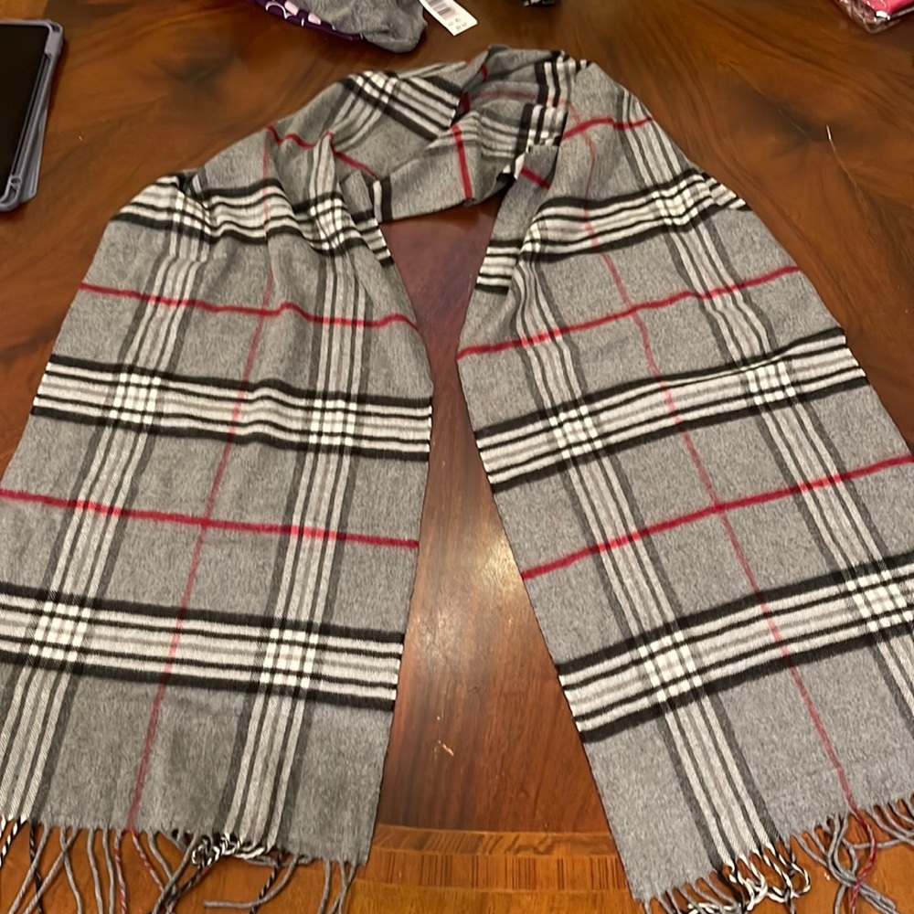 Lord & Taylor nwot gray stripe fringed scarf